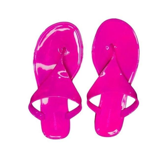 BCBG Shiny Magenta Pink Flip Flop Sandals BCBG Shoes Size 6 NWOT - Picture 1 of 3